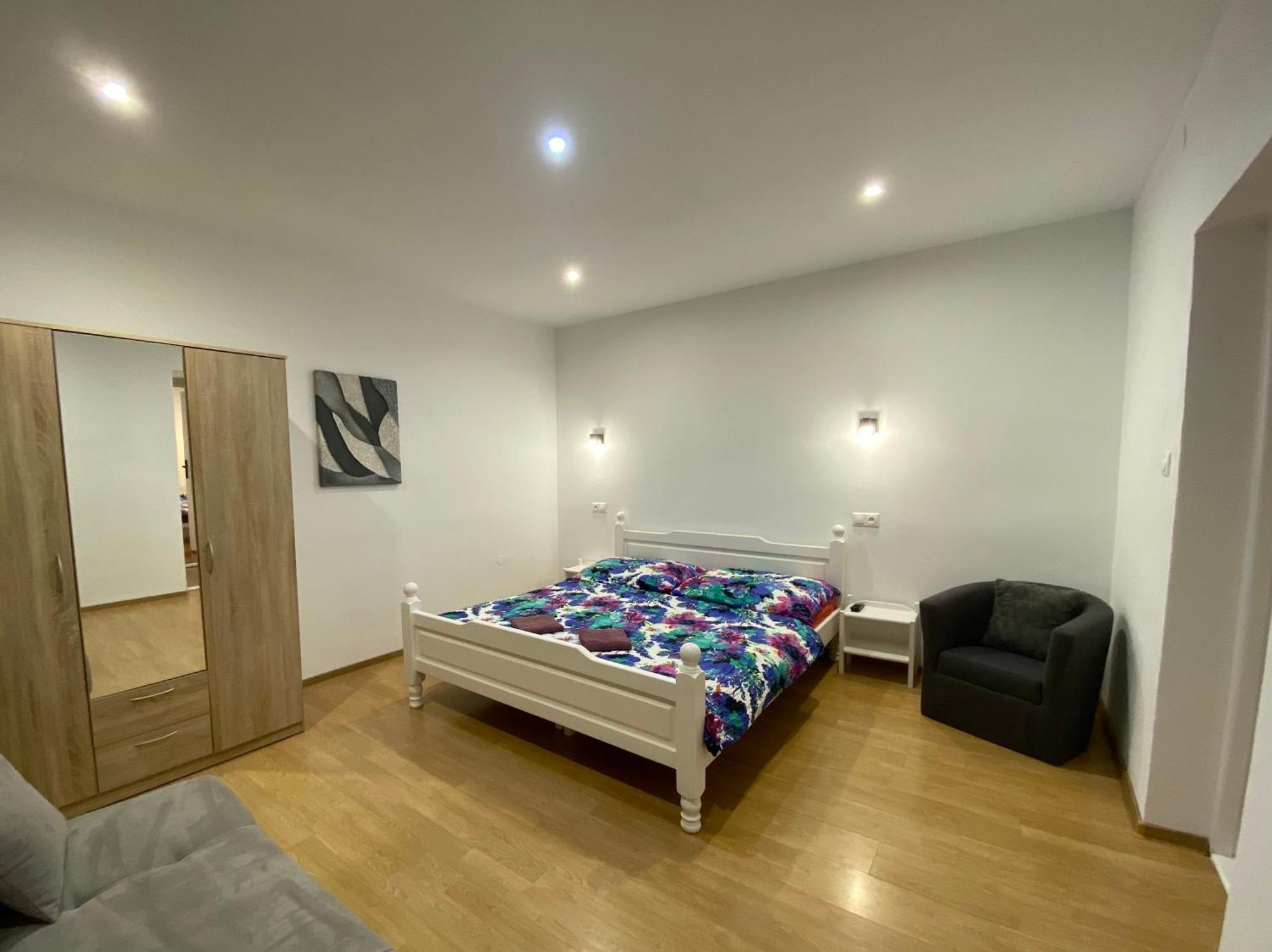 Vanessa Apartments Besenova Luaran gambar