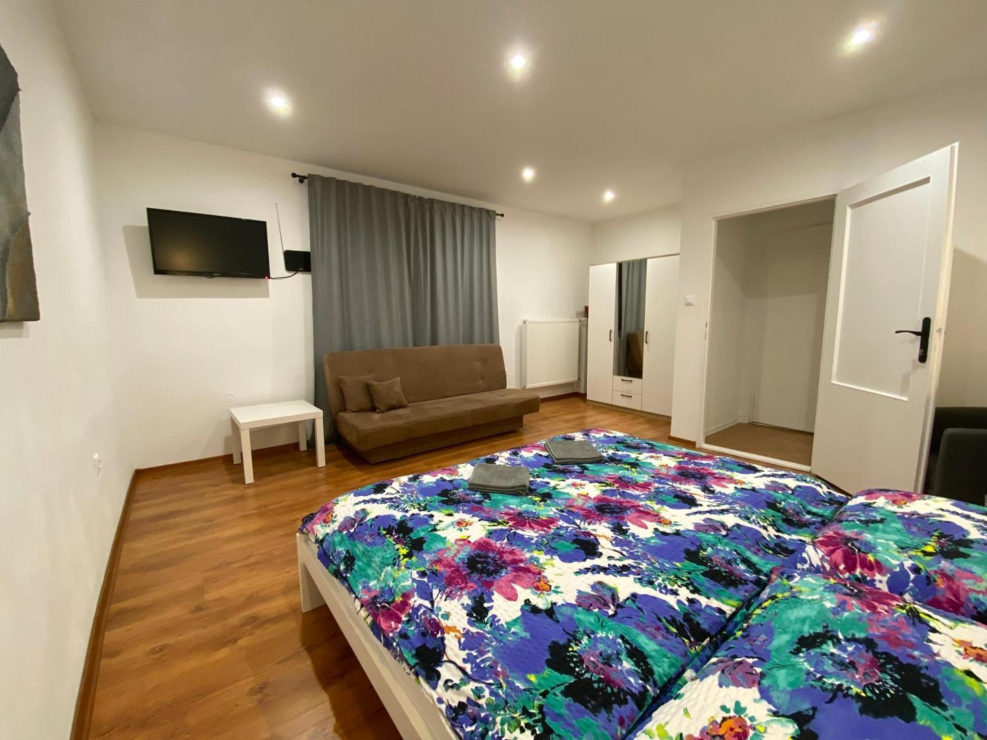 Vanessa Apartments Besenova Luaran gambar